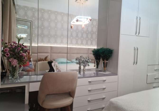 Shtepi me qera Apartament ne Tirane, 2+1, Mobilimi E mobiluar, Pagesa 800  Euro.