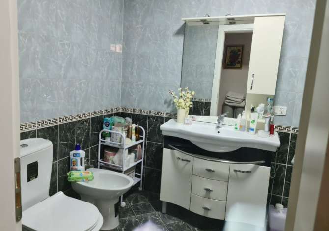 Shtepi me qera Apartament ne Tirane, 2+1, Mobilimi E mobiluar, Pagesa 800  Euro.