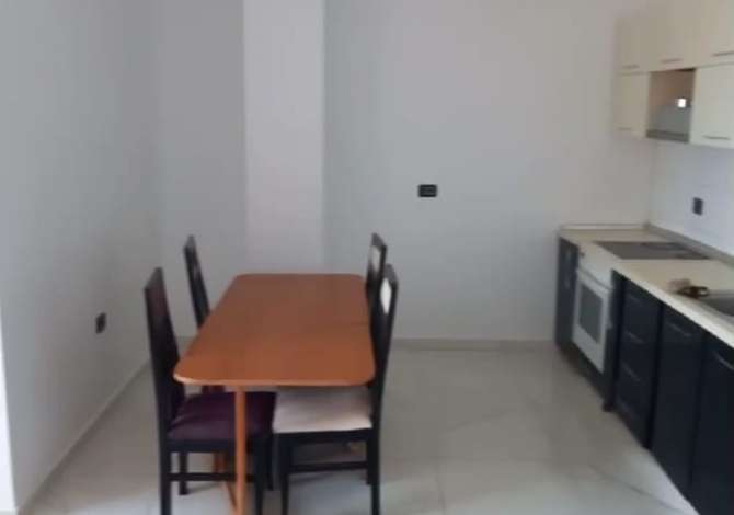 Shtepi me qera Apartament ne Tirane, 3+1, Mobilimi Pjeserisht e mobiluar, Pagesa 30,000  Leke.