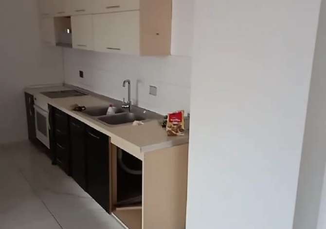 Shtepi me qera Apartament ne Tirane, 3+1, Mobilimi Pjeserisht e mobiluar, Pagesa 30,000  Leke.