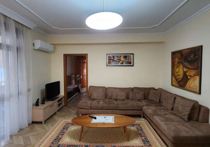 Casa in affitto 4+1 a Tirana - 1,000 Euro