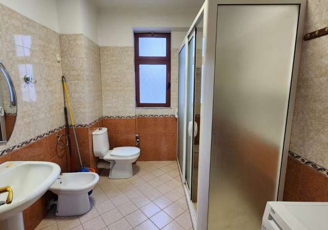 Shtepi me qera Apartament ne Tirane, 4+1, Mobilimi E mobiluar, Pagesa 1,000  Euro.