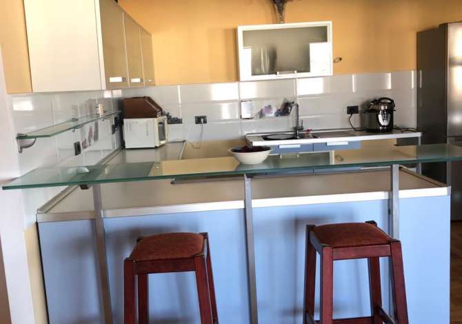 Shtepi me qera Apartament ne Tirane, 3+1, Mobilimi E mobiluar, Pagesa 1,000  Euro.