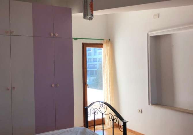 Shtepi me qera Apartament ne Tirane, 3+1, Mobilimi E mobiluar, Pagesa 1,000  Euro.