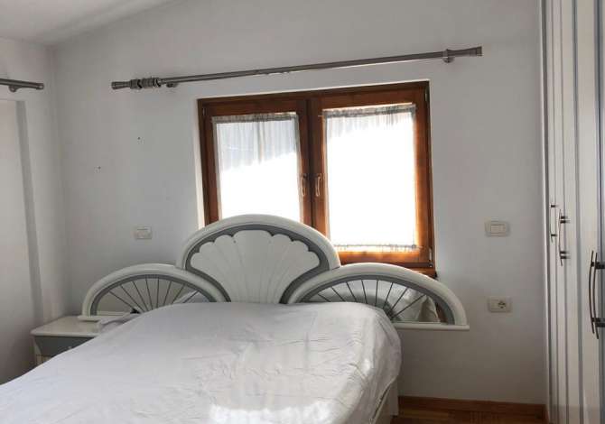 Shtepi me qera Apartament ne Tirane, 3+1, Mobilimi E mobiluar, Pagesa 1,000  Euro.