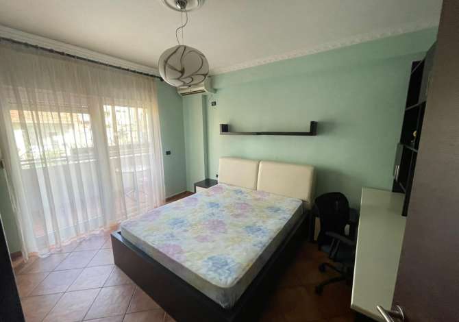 Shtepi me qera Apartament ne Tirane, 2+1, Mobilimi E mobiluar, Pagesa 800  Euro.