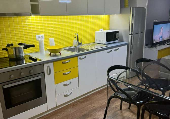 Shtepi me qera Apartament ne Tirane, 2+1, Mobilimi E mobiluar, Pagesa 700  Euro.