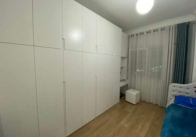 Shtepi ne shitje Apartament ne Tirane, 3+1, Mobilimi E mobiluar, Pagesa 140,000  Euro.