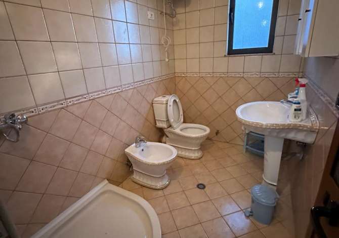 Shtepi me qera Apartament ne Tirane, 2+1, Mobilimi E mobiluar, Pagesa 40,000  Leke.
