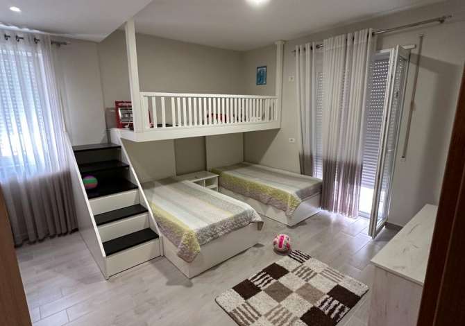 Shtepi ne shitje Apartament ne Tirane, 2+1, Mobilimi E mobiluar, Pagesa 150,000  Euro.