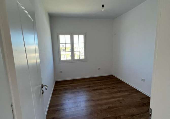 Shtepi ne shitje Vila Luksoze ne Tirane, 4+1, Mobilimi Bosh, pa mobiluar, Pagesa 190,000  Euro.