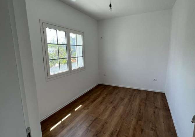 Shtepi ne shitje Vila Luksoze ne Tirane, 4+1, Mobilimi Bosh, pa mobiluar, Pagesa 190,000  Euro.