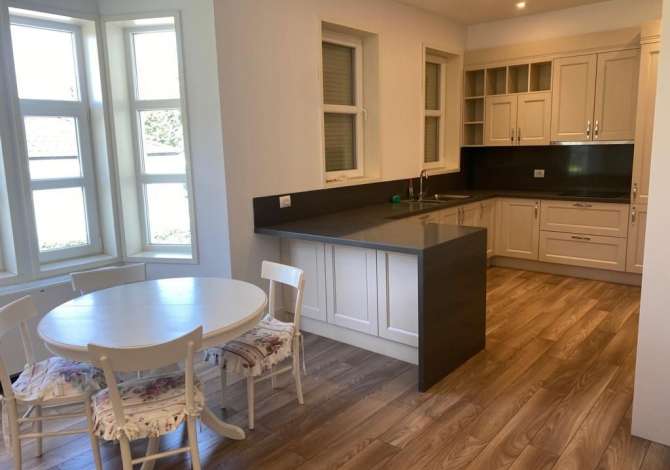 Shtepi me qera 7+1 ne Tirane - 5,000 Euro