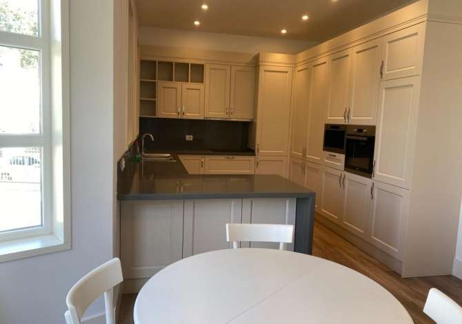 Shtepi me qera Vila Luksoze ne Tirane, 7+1, Mobilimi E mobiluar, Pagesa 5,000  Euro.