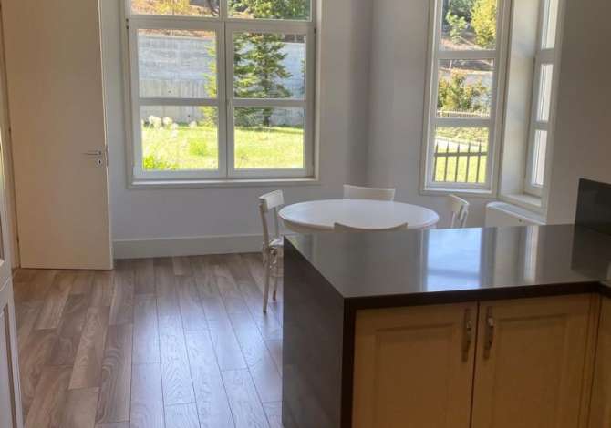 Shtepi me qera Vila Luksoze ne Tirane, 7+1, Mobilimi E mobiluar, Pagesa 5,000  Euro.