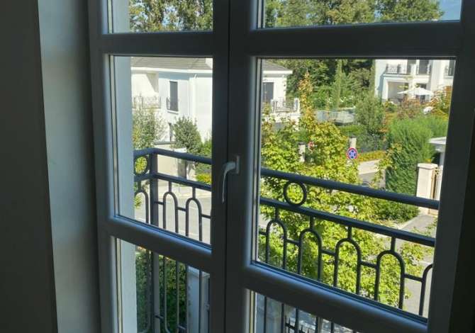 Shtepi me qera Vila Luksoze ne Tirane, 7+1, Mobilimi E mobiluar, Pagesa 5,000  Euro.