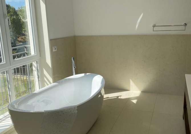 Shtepi me qera 7+1 ne Tirane - 5,000 Euro