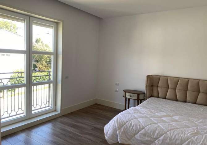 Shtepi me qera Vila Luksoze ne Tirane, 7+1, Mobilimi E mobiluar, Pagesa 5,000  Euro.