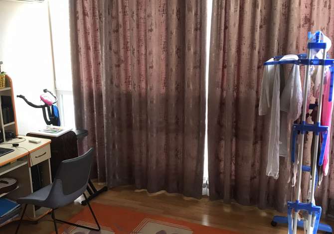 Shtepi me qera Apartament ne Tirane, 3+1, Mobilimi E mobiluar, Pagesa 500  Euro.