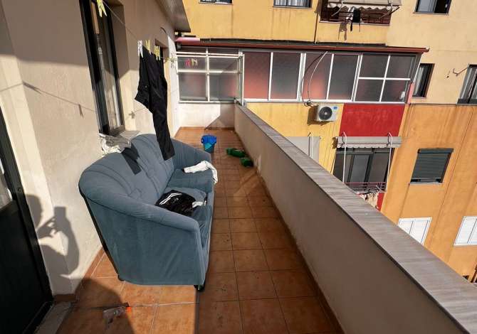 Shtepi me qera Apartament ne Tirane, 2+1, Mobilimi E mobiluar, Pagesa 400  Euro.