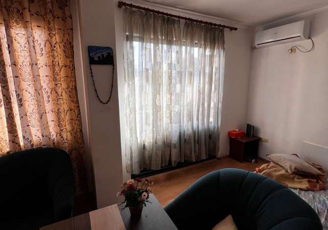 Shtepi me qera Apartament ne Tirane, 2+1, Mobilimi E mobiluar, Pagesa 400  Euro.