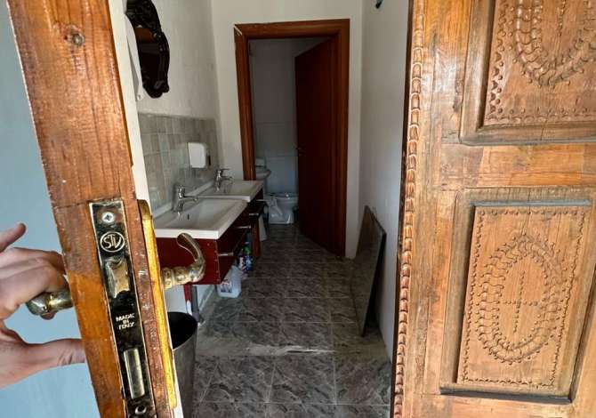 Jepet ambjent biznesi  me qera tek kopshti Zologjik/ 80,000 ALL