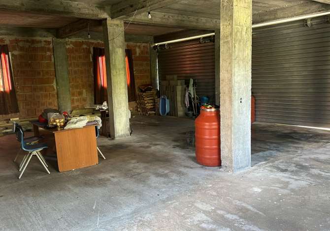 Ambient biznesi me qera 4+1 ne Tirane - 300 Euro