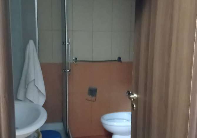 Shtepi ne shitje Apartament ne Tirane, 2+1, Mobilimi E mobiluar, Pagesa 135,000  Euro.