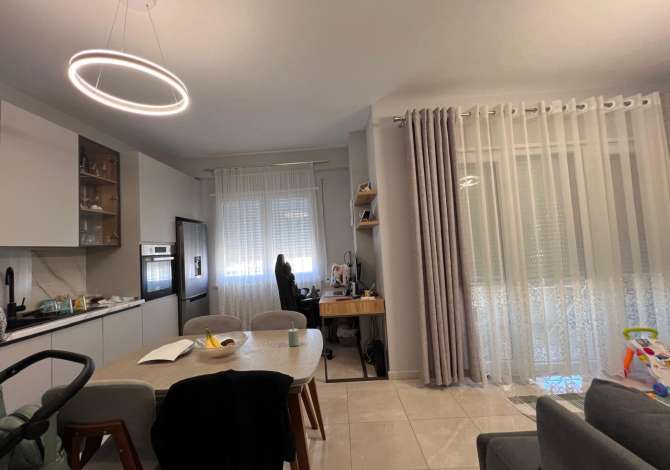 Shtepi ne shitje Apartament ne Tirane, 1+1, Mobilimi E mobiluar, Pagesa 140,000  Euro.