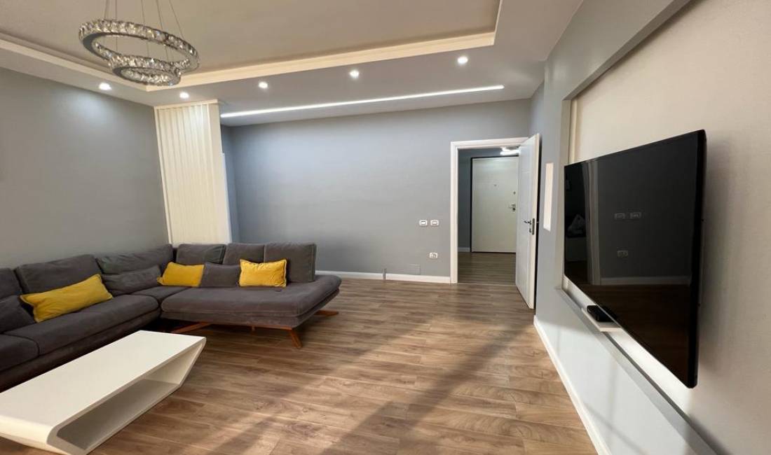 Shtepi ne shitje Apartament ne Tirane, 2+1, Mobilimi Pjeserisht e mobiluar, Pagesa 160,000  Euro.