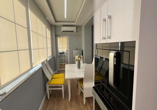 Shtepi ne shitje Apartament ne Tirane, 2+1, Mobilimi Pjeserisht e mobiluar, Pagesa 160,000  Euro.