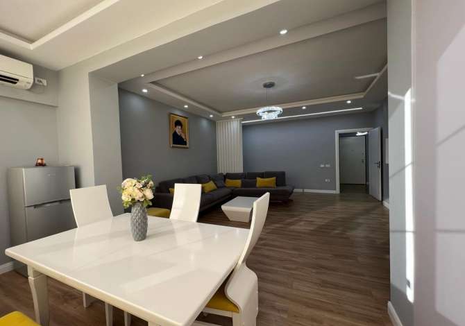 Shtepi ne shitje Apartament ne Tirane, 2+1, Mobilimi Pjeserisht e mobiluar, Pagesa 160,000  Euro.