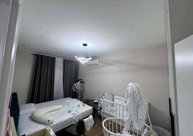 Shtepi ne shitje Apartament ne Tirane, 2+1, Mobilimi Pjeserisht e mobiluar, Pagesa 160,000  Euro.