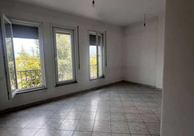 Shtepi me qera Apartament ne Tirane, 3+1, Mobilimi Bosh, pa mobiluar, Pagesa 800  Euro.