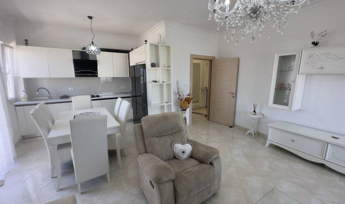 Shtepi me qera Penthose(kati i fundit panoramik) ne Tirane, 3+1, Mobilimi E mobiluar, Pagesa 600  Euro.