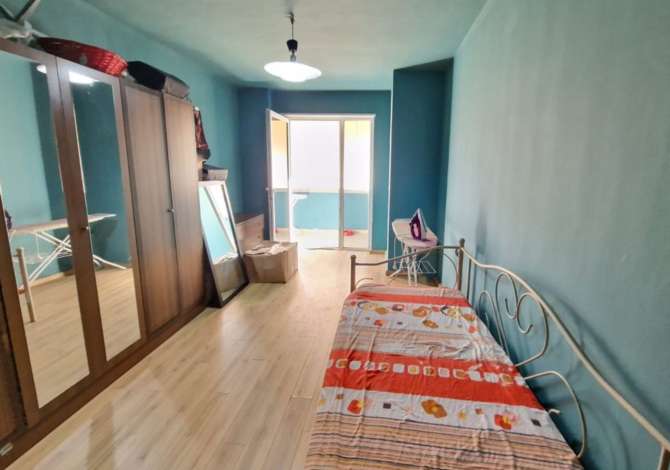 Shtepi ne shitje Apartament ne Tirane, 2+1, Mobilimi E mobiluar, Pagesa 272,200  Euro.