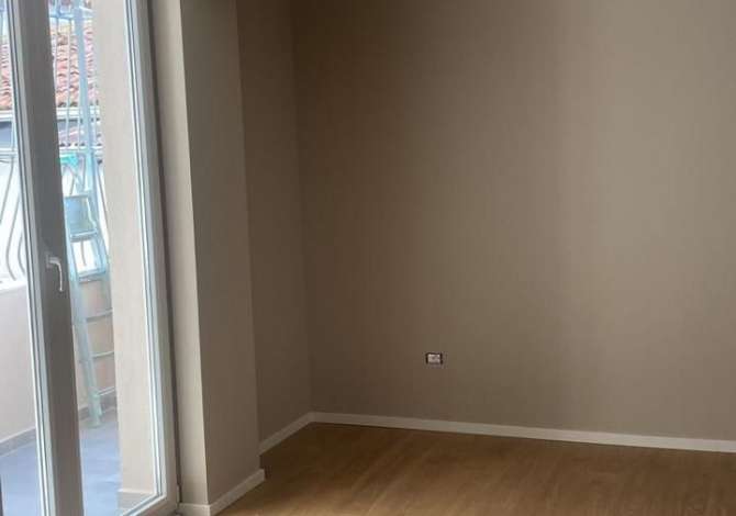 Shtepi me qera 2+1 ne Tirane - 1,050 Euro