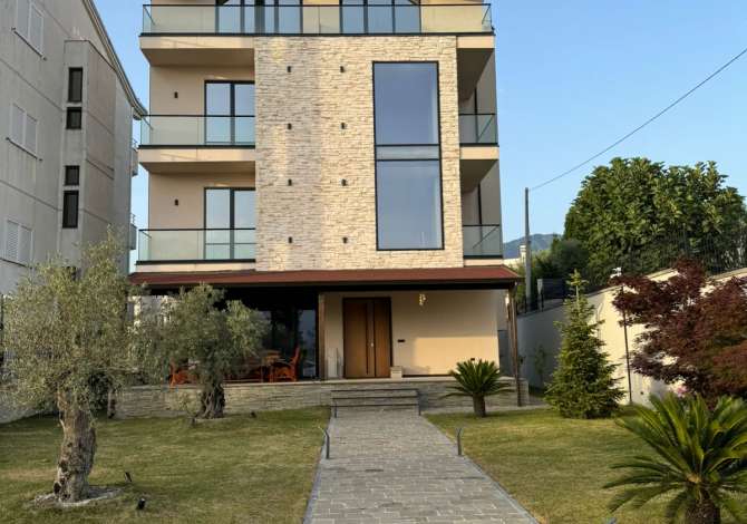 Shtepi me qera Vila Luksoze ne Tirane, 7+1, Mobilimi Bosh, pa mobiluar, Pagesa 3,000  Euro.
