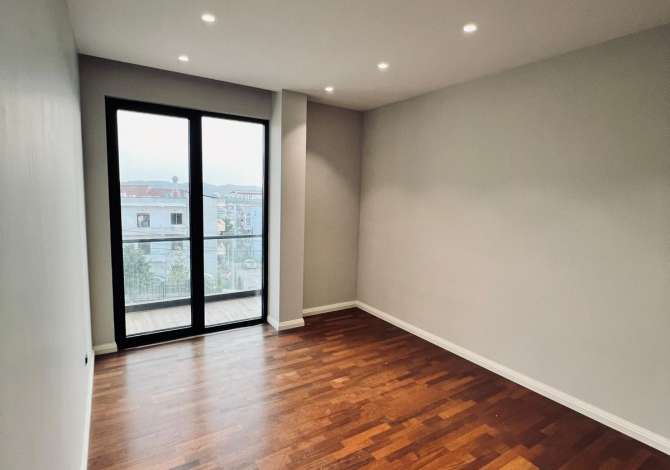 Shtepi me qera 7+1 ne Tirane - 3,000 Euro