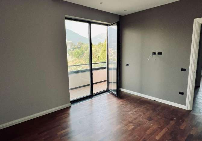 Shtepi me qera Vila Luksoze ne Tirane, 7+1, Mobilimi Bosh, pa mobiluar, Pagesa 3,000  Euro.