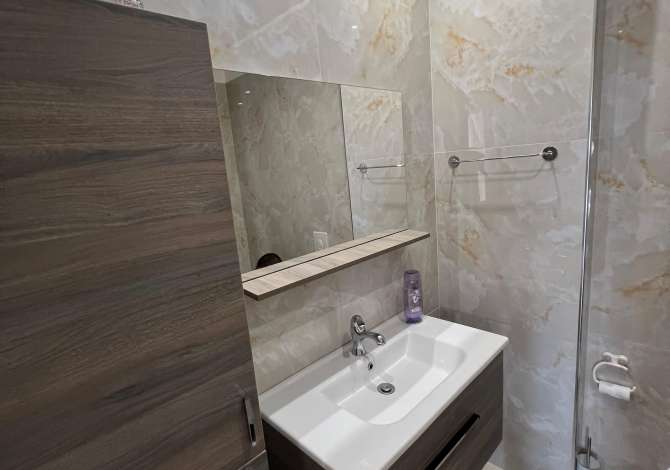 Shtepi me qera Apartament ne Tirane, 2+1, Mobilimi Pjeserisht e mobiluar, Pagesa 850  Euro.