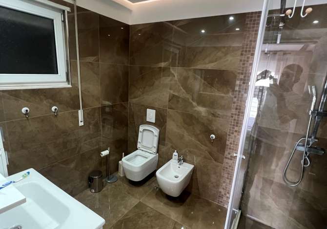 Shtepi me qera Apartament ne Tirane, 2+1, Mobilimi Pjeserisht e mobiluar, Pagesa 850  Euro.