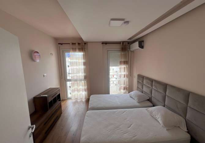 Shtepi me qera Apartament ne Tirane, 2+1, Mobilimi Pjeserisht e mobiluar, Pagesa 850  Euro.