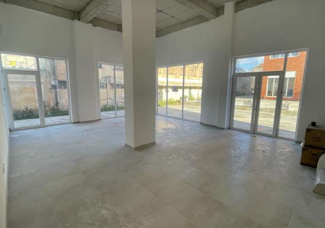 Jepet ambjent biznesi me qera tek Rr. Dibres/ 500 euro
