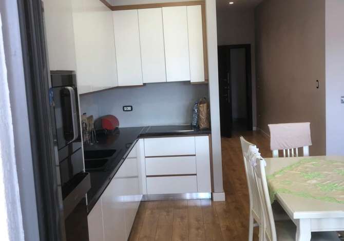 Shtepi ne shitje Apartament ne Tirane, 3+1, Mobilimi E mobiluar, Pagesa 155,005  Euro.
