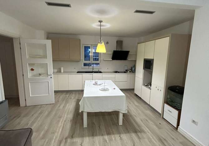 Shtepi me qera 2+1 ne Tirane - 43,000 Leke