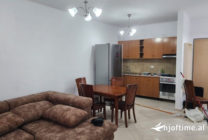 Shtepi me qera Apartament ne Tirane, 1+1, Mobilimi E mobiluar, Pagesa 370  Euro.