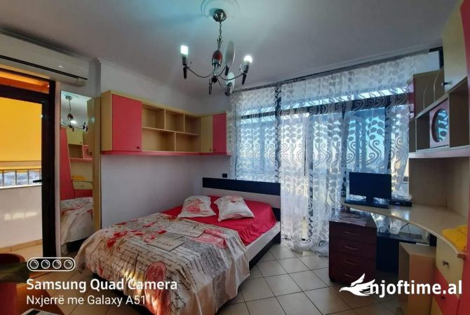 Shtepi me qera Apartament ne Tirane, 3+1, Mobilimi E mobiluar, Pagesa 800  Euro.