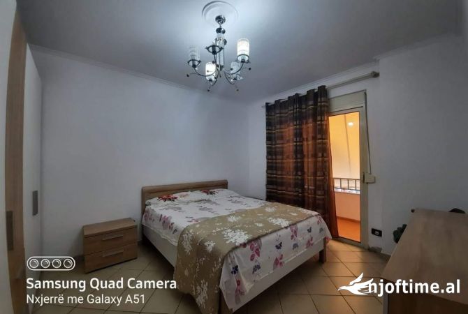 Shtepi me qera Apartament ne Tirane, 3+1, Mobilimi E mobiluar, Pagesa 800  Euro.