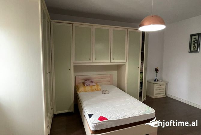 Shtepi me qera Apartament ne Tirane, 2+1, Mobilimi E mobiluar, Pagesa 850  Euro.
